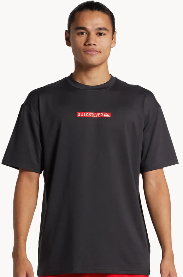 Rashies|Quiksilver Mens DNA Clicker Logo Short Sleeve Suntop Tarmac