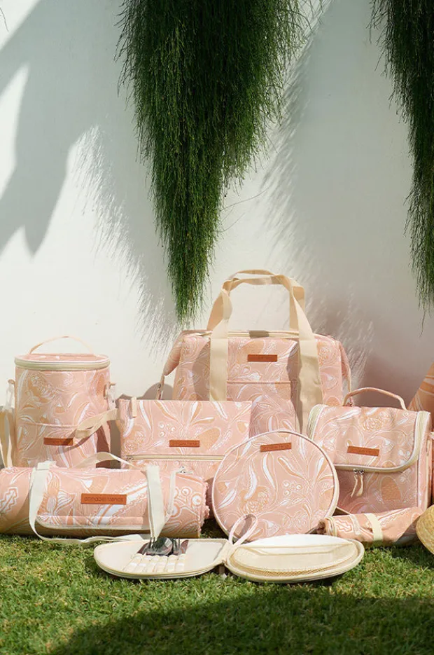 Cooler Bags|Picnic Vibes|Annabel Trends Trailing Natives Picnic Barrel Cooler Bag Giraffe
