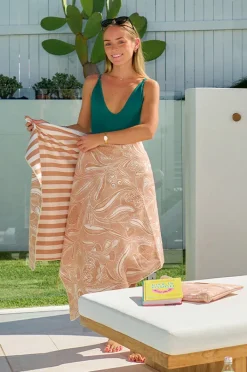 Towels|Towels|Annabel Trends Trailing Natives Sand Free Towel Giraffe